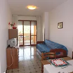 Apartment Lovely Flat Next To Lido Dei Pini-beahost *