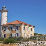Lovely Flat Next To Lido Dei Pini-beahost Apartment