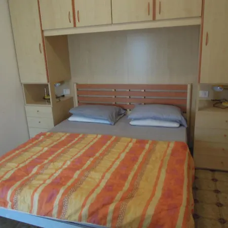 Апартаменти Lovely Flat Next To Lido Dei Pini-beahost *