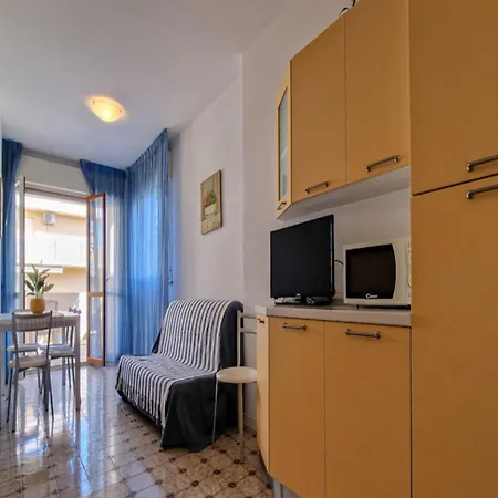 Апартаменты Lovely Flat Next To Lido Dei Pini-beahost *