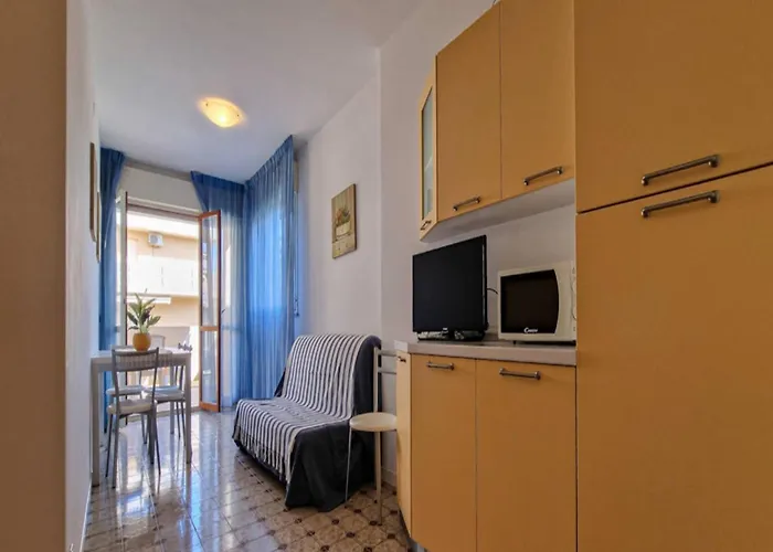 Апартаменты Lovely Flat Next To Lido Dei Pini-beahost *