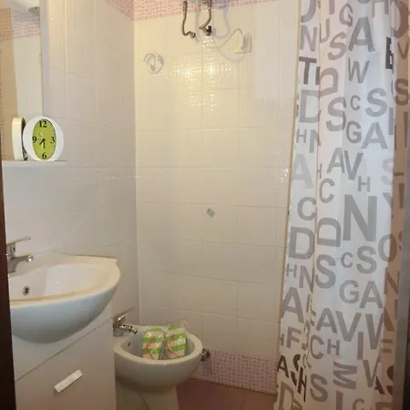 Apartment Lovely Flat Next To Lido Dei Pini-beahost *