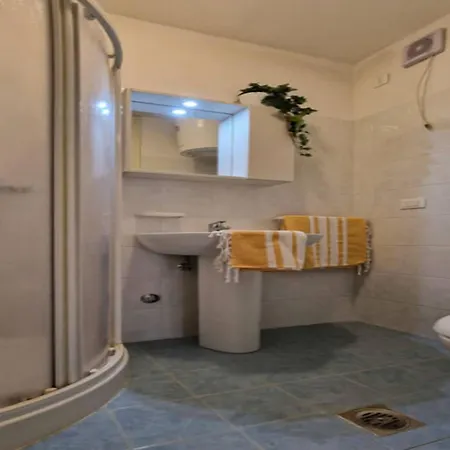Lovely Flat Next To Lido Dei Pini-beahost Appartement