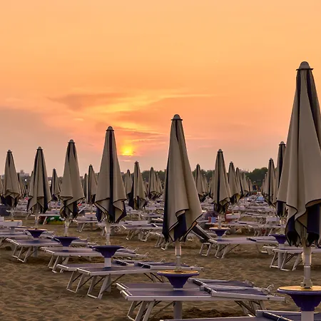 Lovely Flat Next To Lido Dei Pini-beahost