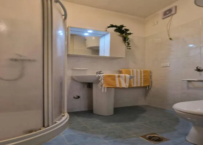 Lovely Flat Next To Lido Dei Pini - Beahost Appartamento